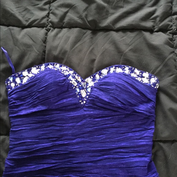 Dress - Picture 3 of 3